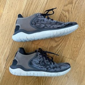 Nike Women's Free RN 2018 Wild Velvet Shoes - size 9